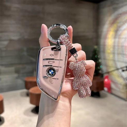 BMW 차키를 세련되게 보호하는 핑크색 케이스